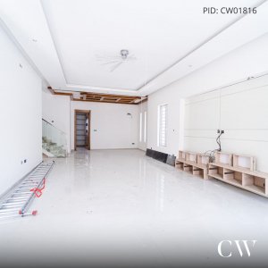 Massive 5 Bedroom luxury home