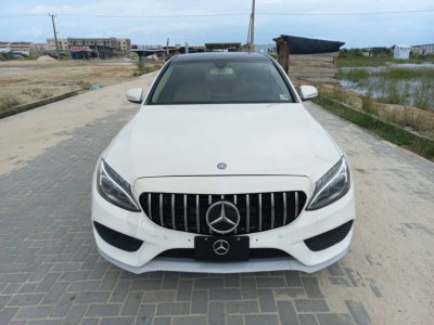 Mercedes-Benz C300 2015 full option Foreign used