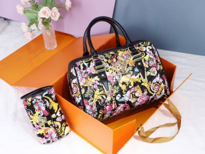 Designer Leather Women Classical High Fashion Roomy Handbags with solid high quality Hardware