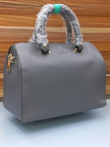 Designer Leather Women Classical High Fashion Roomy Handbags with solid high quality Hardware