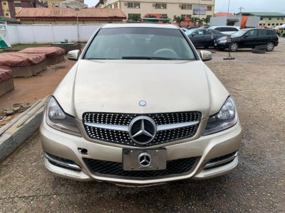 Registered C300 Mercedes-Benz 2012