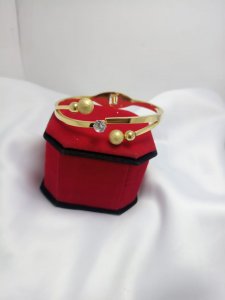 All gold bracelet for ladies