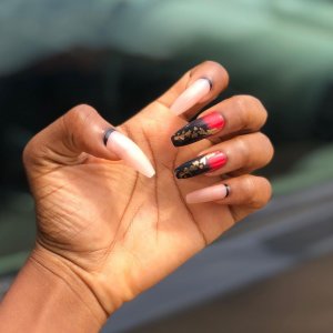 Luxe glue nails