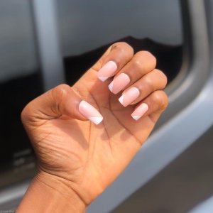 Luxe glue nails