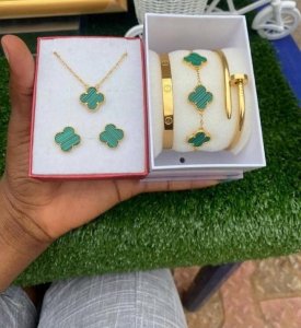 Full set of jewelries