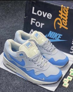 Sexy designer sneaker