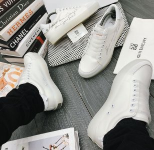 White quality designer sneakers