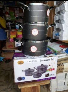 Non stick pot set