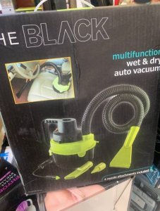 Wet and dry vacuum cleaner for cars