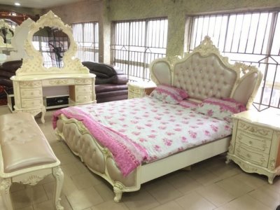 A complete set of bed stand,  mirror stand and two side drawers 3