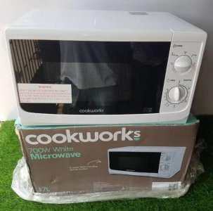 Standard microwave 700W 17L