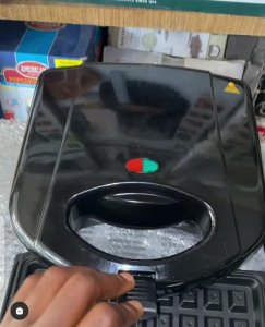 Snack maker toaster