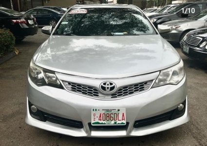 Toyota Camry SE