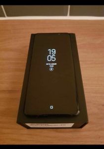 Samsung galaxy s9 plus in black